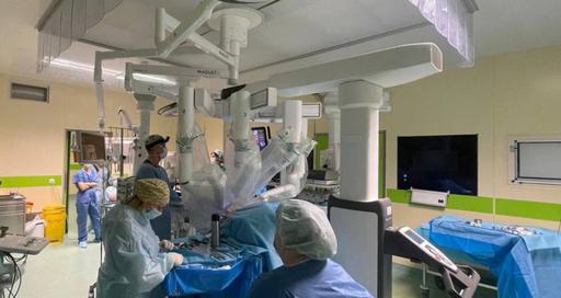 Петербургские хирурги выполнили уникальную робот-ассистированную операцию по удалению редкой опухоли